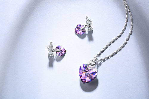 巧妙搭配珠寶首飾與文具用品，煥發(fā)年輕光彩與精致美感